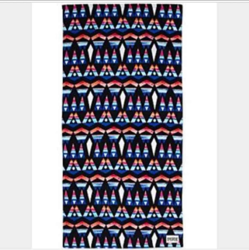 NIP Victoria's secret pink Aztec beach towel